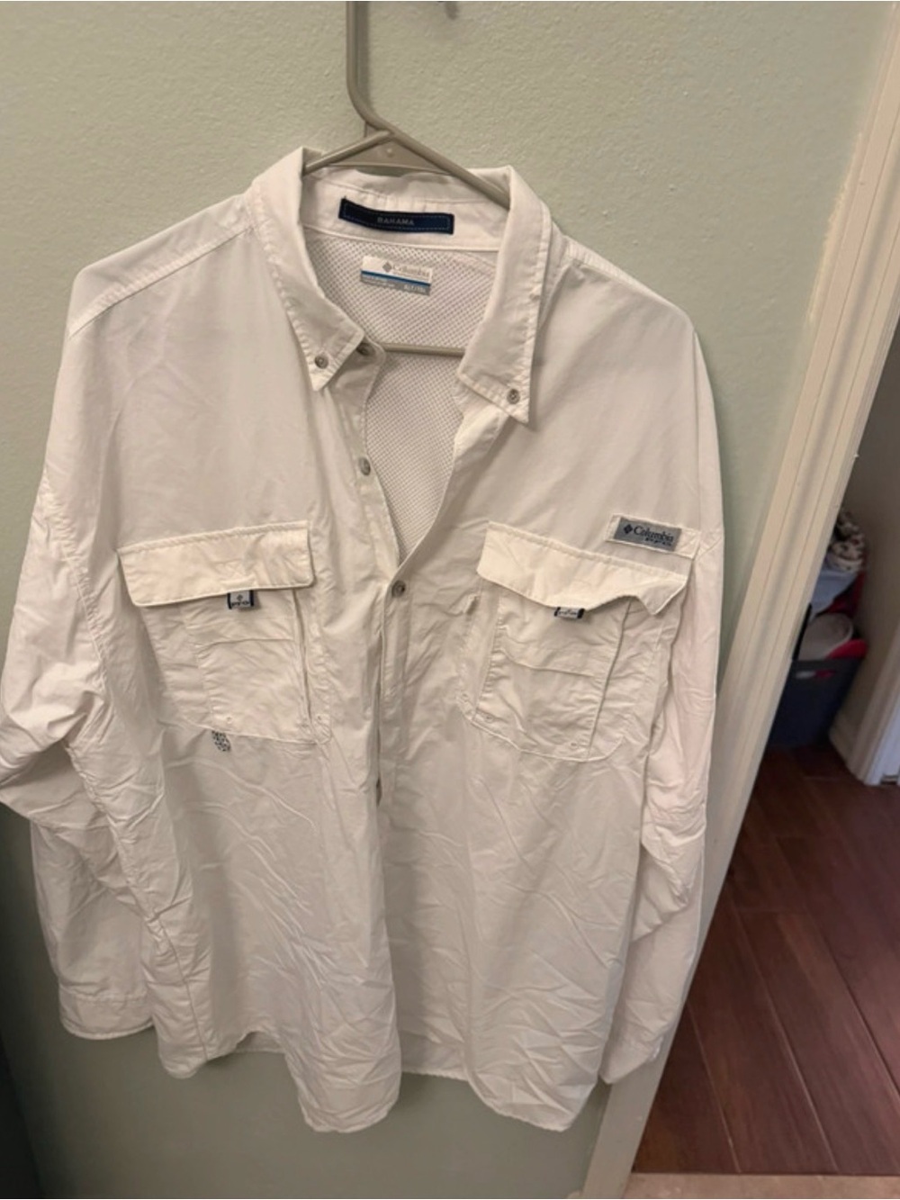 Columbia Men’s White Long-Sleeve Casual Button-Down Shirt